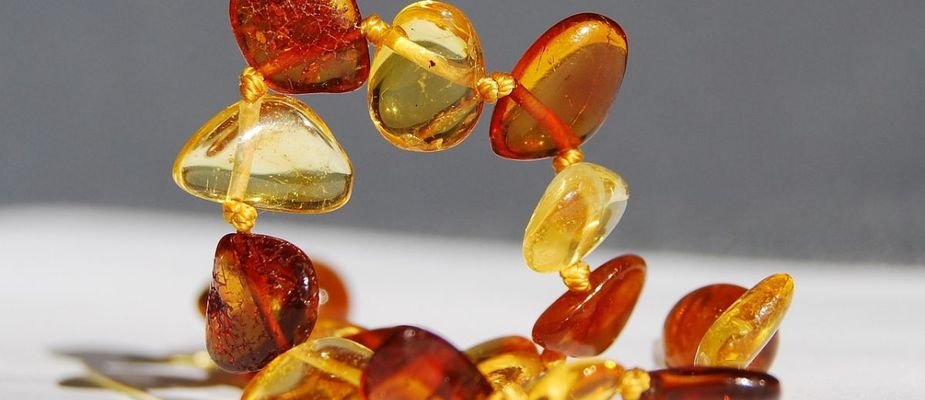 Colar de âmbar para que serve: Veja tudo sobre esse colar!