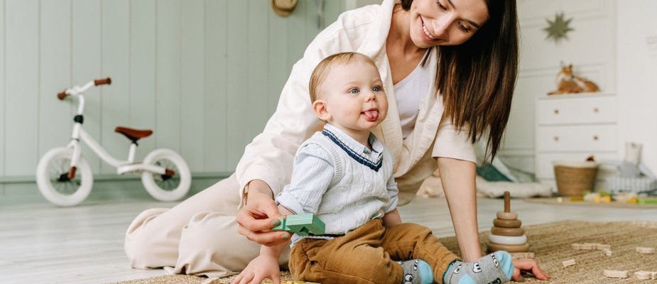 Com quantos meses o bebê senta? Dicas e orientações para os pais